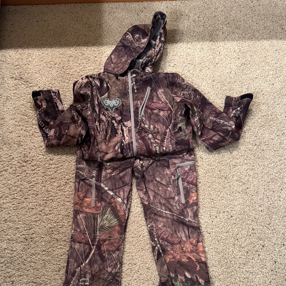 Girls With Guns Camouflage Jacket and Pants Set